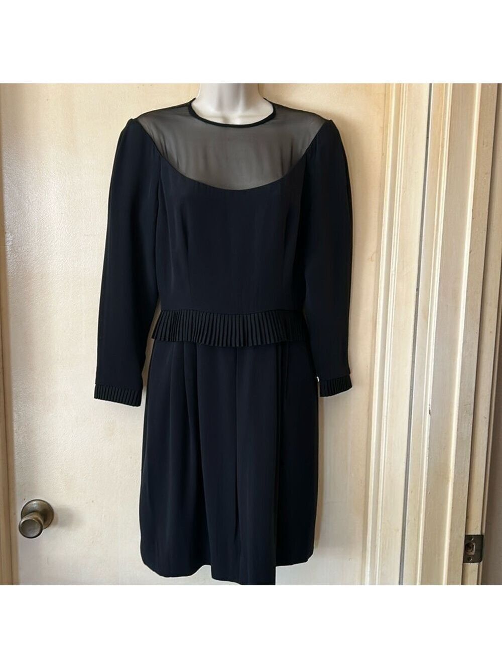 Albert Nipon vintage 100% silk black cocktail dress size 6